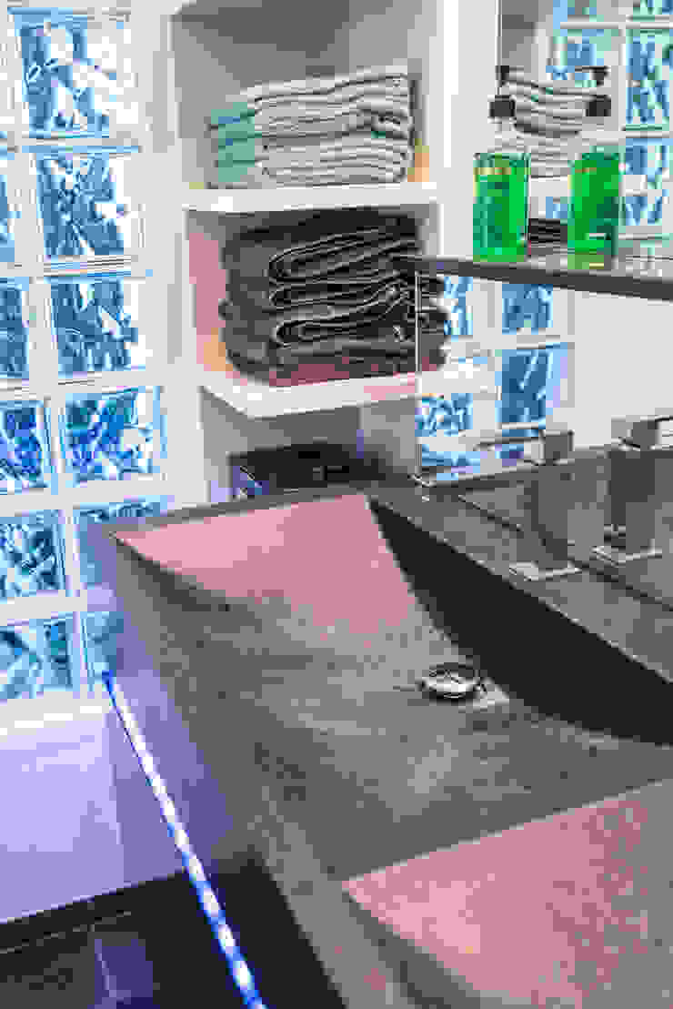 Lucht, Licht, Zicht Masters of Interior Design Moderne badkamers