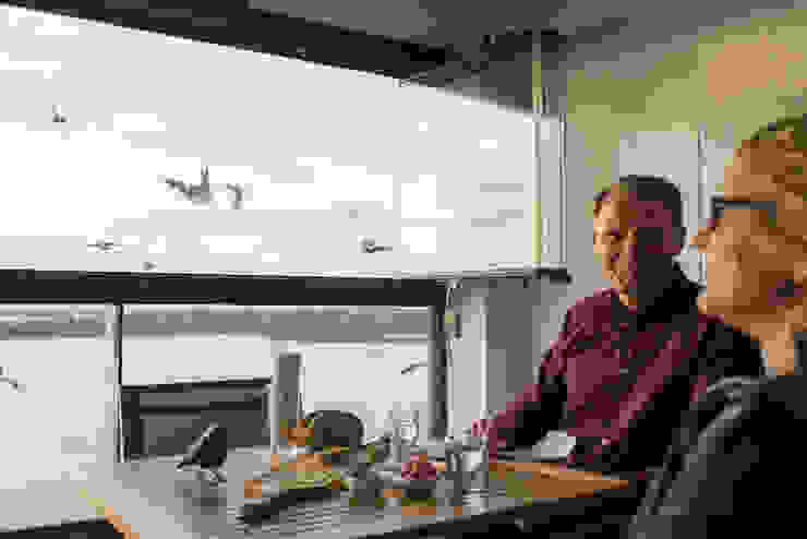 Lucht, Licht, Zicht Masters of Interior Design Moderne balkons, veranda's en terrassen