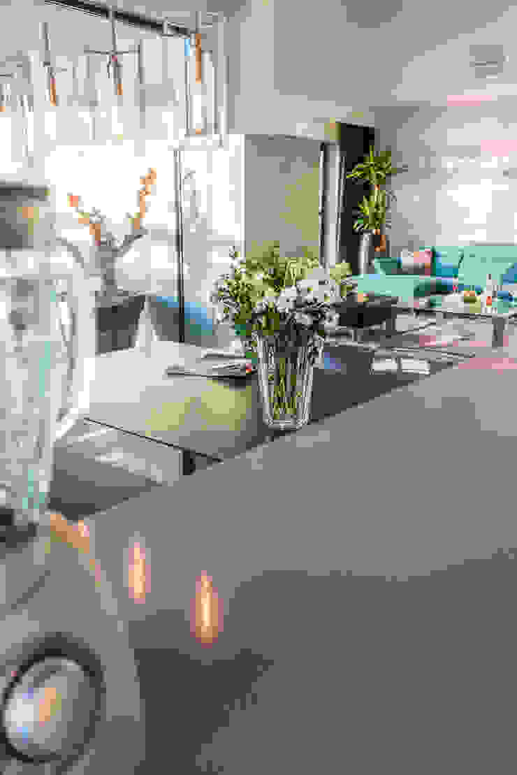 Lucht, Licht, Zicht Masters of Interior Design Moderne keukens