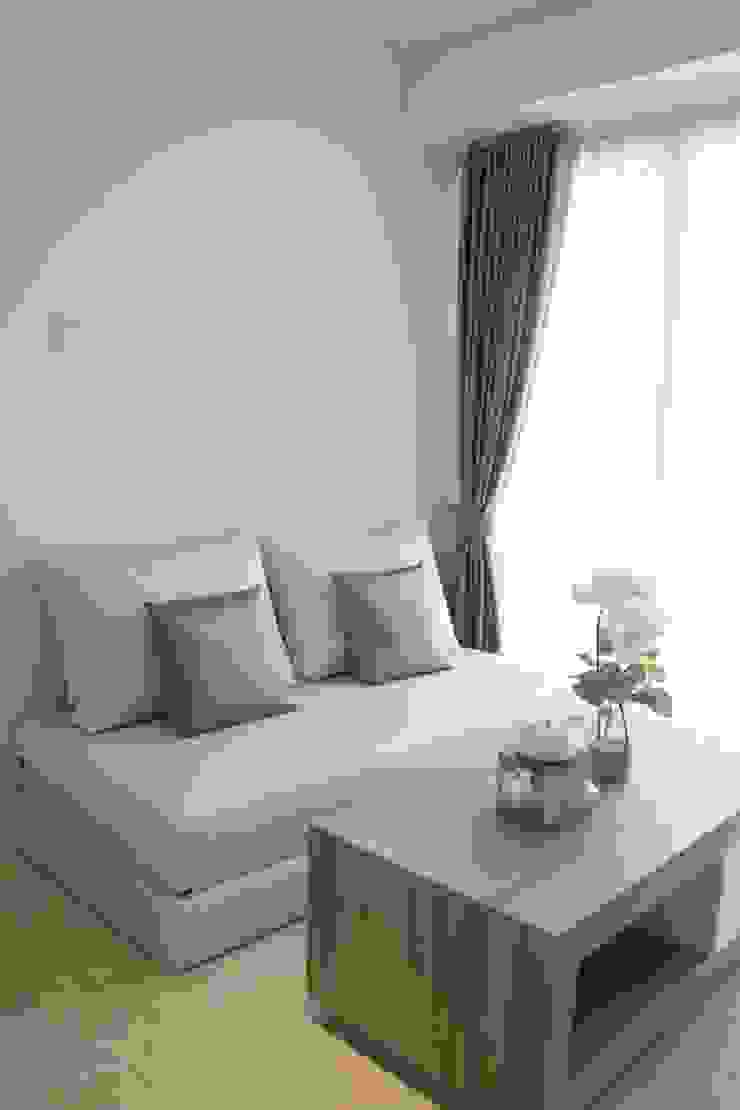 Sofa Furniture POWL Studio Ruang Keluarga Minimalis
