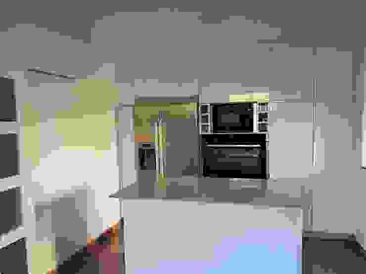 La moderna renovación de una cocina en U | homify | homify