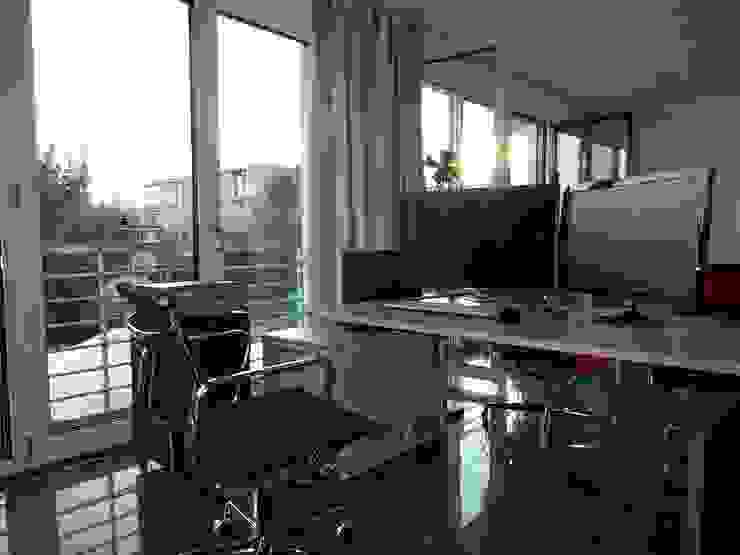 Junker Architekten Studio moderno Bianco