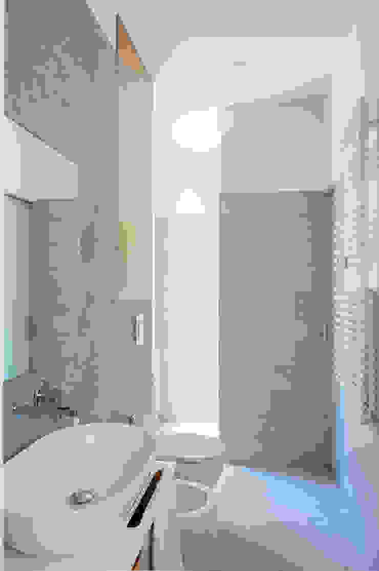 bagno grande manuarino architettura design comunicazione Bagno moderno Piastrelle bagno di famiglia,gres,effetto pietra,ciotola ad appoggio