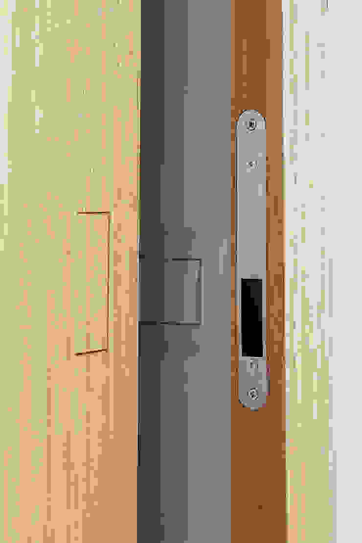 maniglia a scomparsa manuarino architettura design comunicazione Porte in legno rovere,porta in legno,maniglia,scomparsa