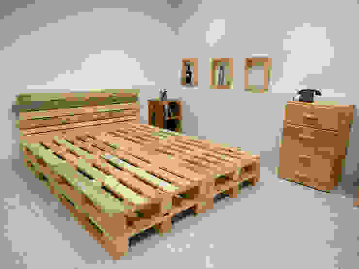 Beautifully textured nature pallet wood bed 