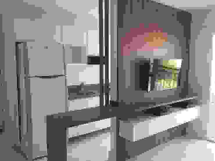 Painel De Tv Com Bancada E Armario De Cozinha By Viviane Pimenta Interiores Homify