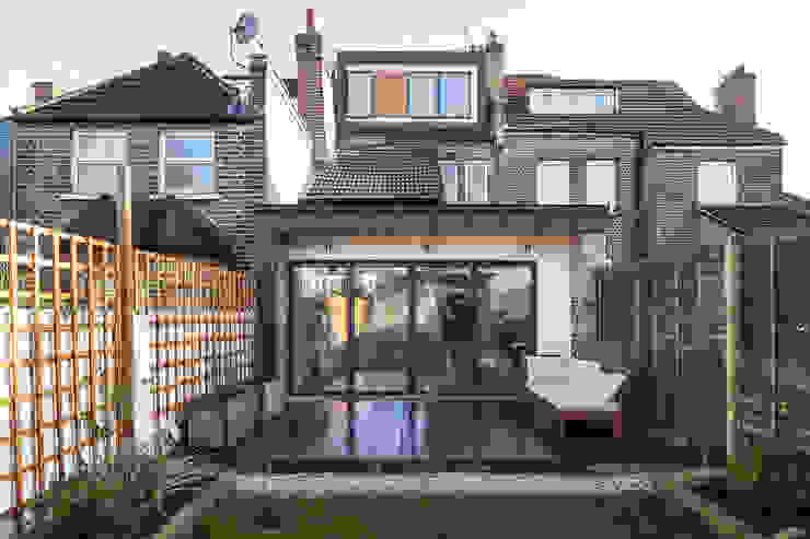 Stondon Park Red Squirrel Architects Ltd Rumah Modern