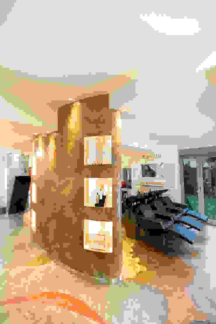 Lichtplanung für Ihre Geschäftsräume: Friseur Salon Morante in Essen, Moreno Licht mit Effekt - Lichtplaner Moreno Licht mit Effekt - Lichtplaner Gewerbeflächen Eisen/Stahl Mehrfarbig Ladenflächen