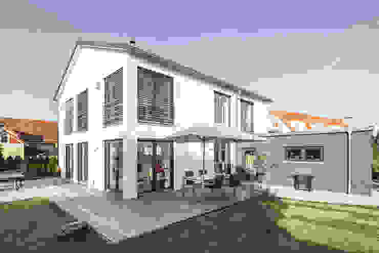 wir leben haus - Bauunternehmen in Bayern Single family home White