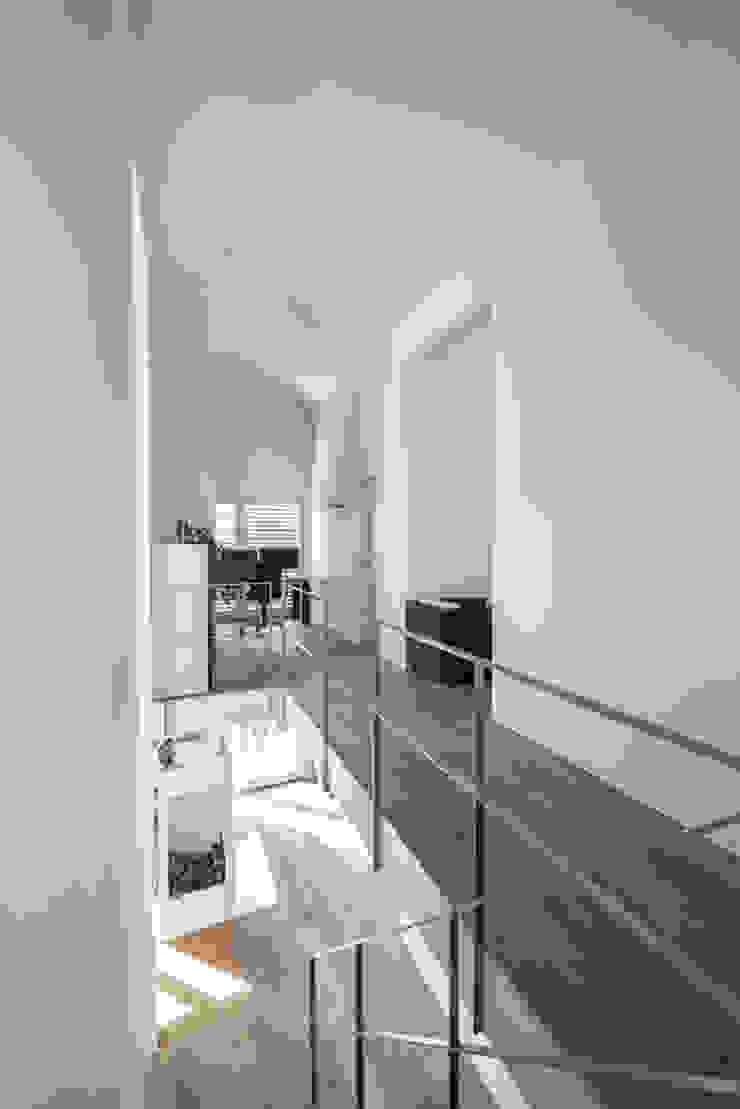wir leben haus - Bauunternehmen in Bayern Eclectic style corridor, hallway & stairs