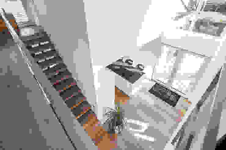 wir leben haus - Bauunternehmen in Bayern Eclectic style corridor, hallway & stairs