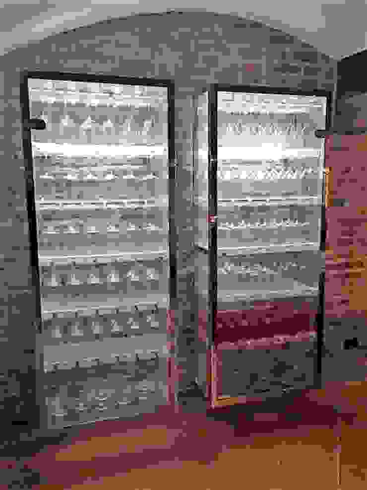 Arredamento di una Cantina ShoWine Cantina in stile rustico