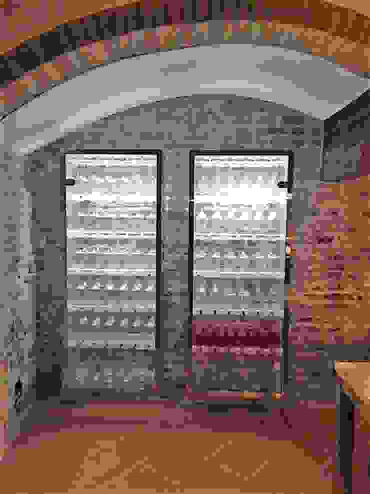 Arredamento di una Cantina ShoWine Cantina in stile rustico