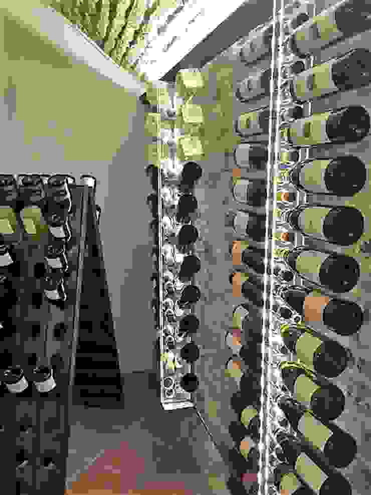 Arredamento di una Cantina ShoWine Cantina in stile rustico