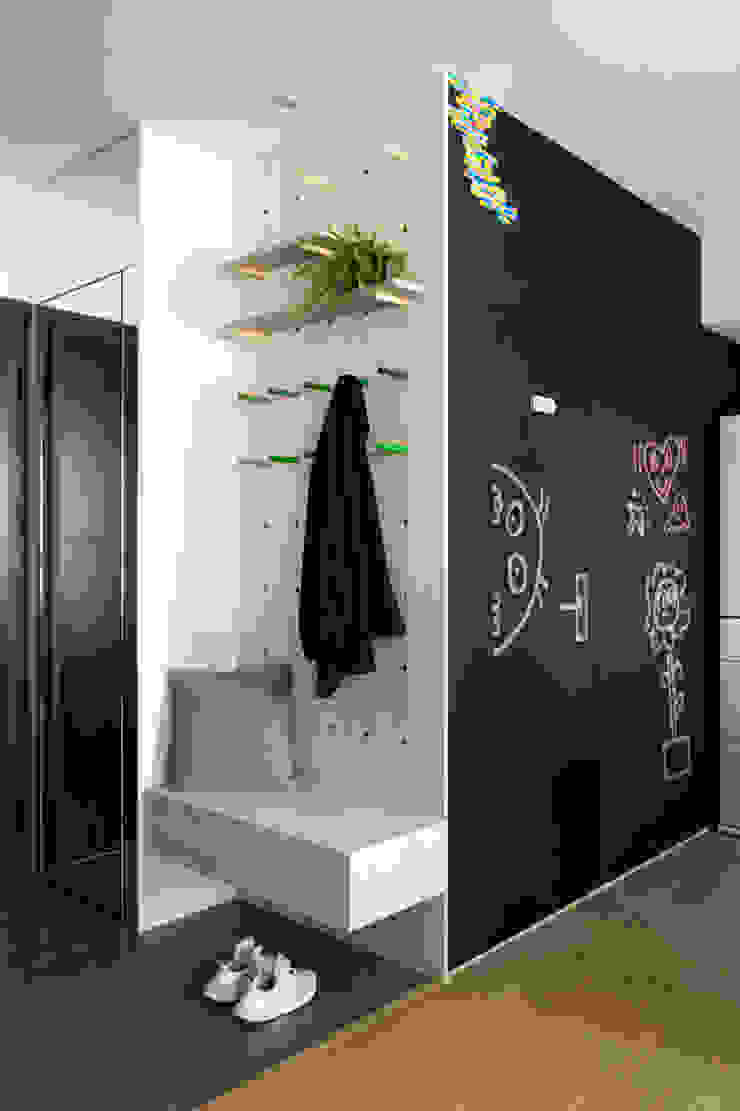 邑田空間設計 Ingresso, Corridoio & Scale in stile eclettico