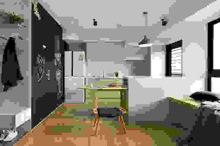 邑田空間設計 Sala da pranzo eclettica
