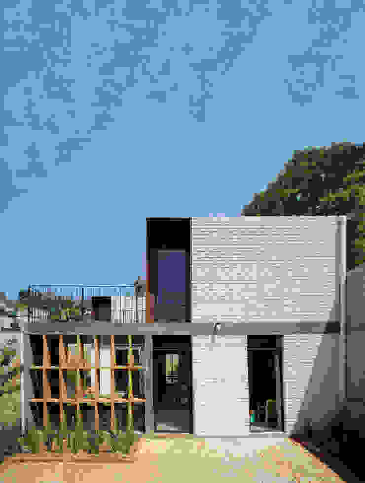 Apaloosa Estudio de Arquitectura y Diseño منزل عائلي صغير الخرسانة Wood effect