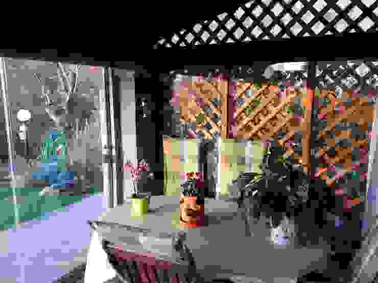 Veranda con Vetrate panoramiche Svitavvita Snc Giardino d'inverno in stile rustico