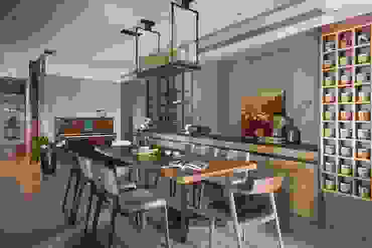 宸域空間設計有限公司 Sala da pranzo moderna Effetto legno