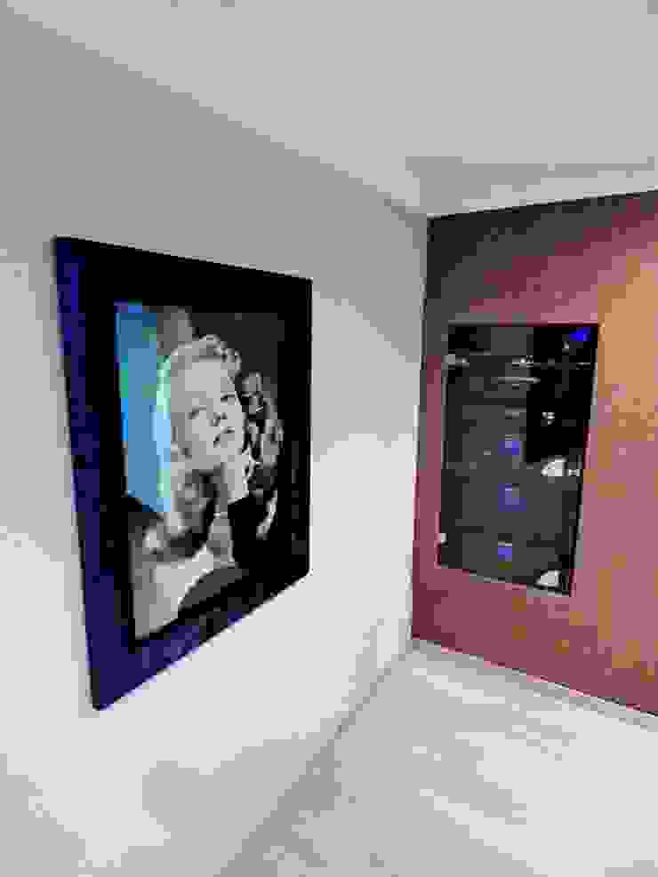 Projection Dreams / CUSTOM CINEMA 360 LDA Медиа комната в стиле минимализм МДФ Фиолетовый / Лиловый