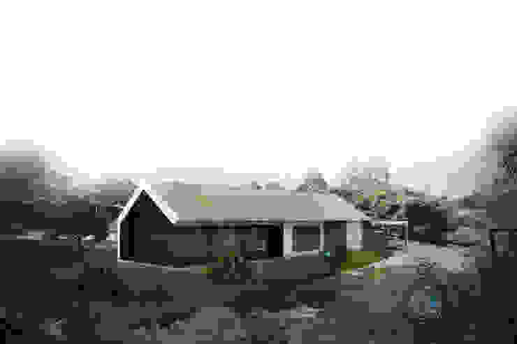 โดย Andrés Hincapíe Arquitectos A H A โมเดิร์น คอนกรีต