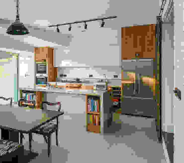 Black Ridge House Neil Dusheiko Architects Modern kitchen