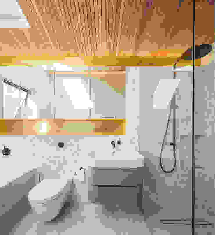 Dusheiko House Neil Dusheiko Architects Modern bathroom