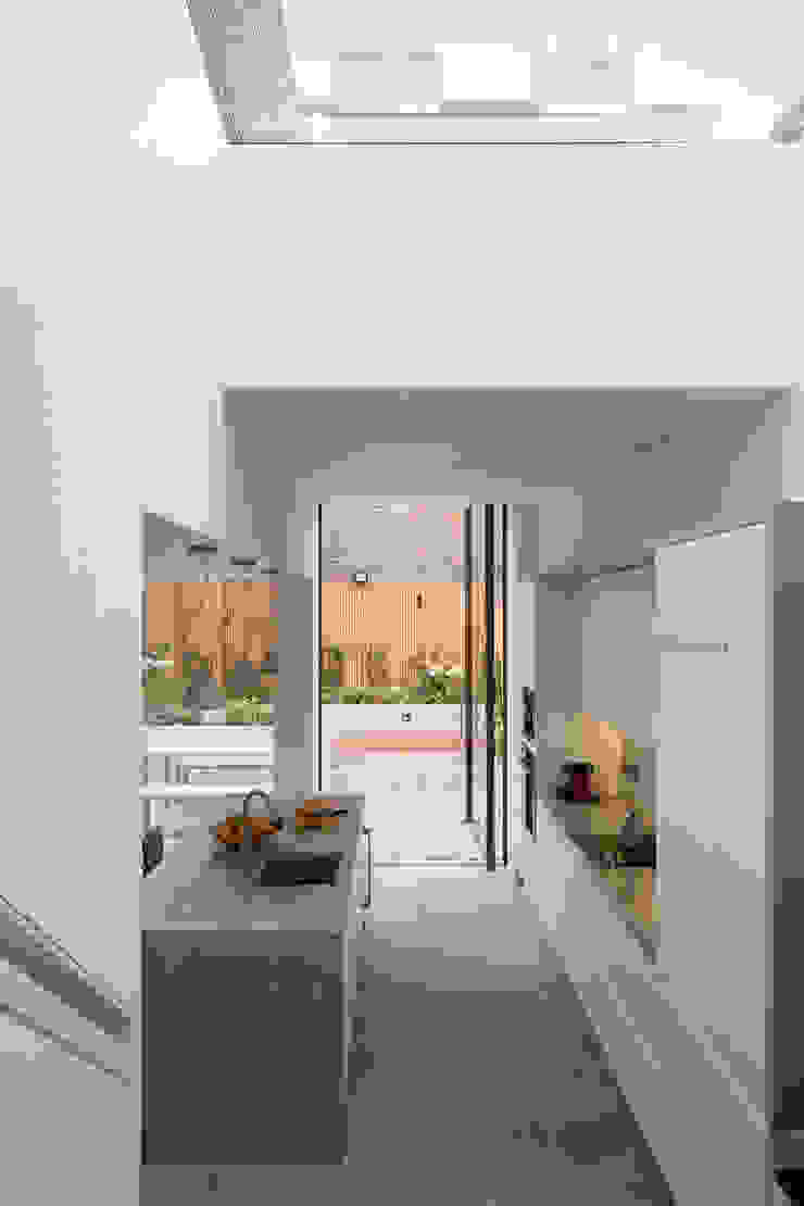Petersen Brick House Neil Dusheiko Architects Modern dining room