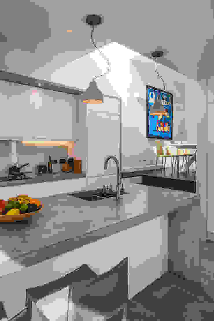 Petersen Brick House Neil Dusheiko Architects Modern kitchen