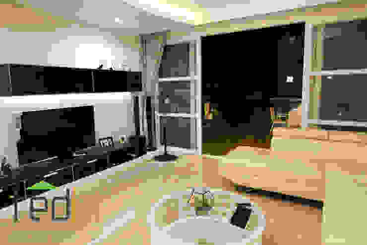 Cluster Akasia Golf 5 BGM PIK PD. Teguh Desain Indonesia Living roomTV stands & cabinets