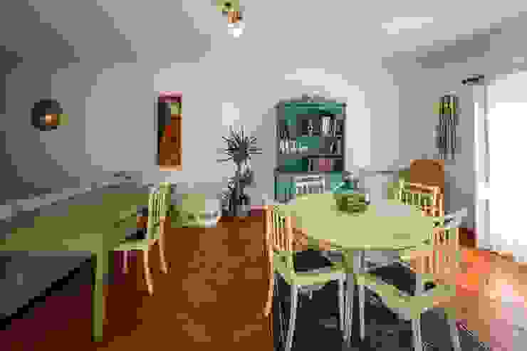 projeto de decoração de um alojamento local em Sintra – Quinta do Pé Descalço Salas de jantar rústicas por Officina Boarotto Rústico