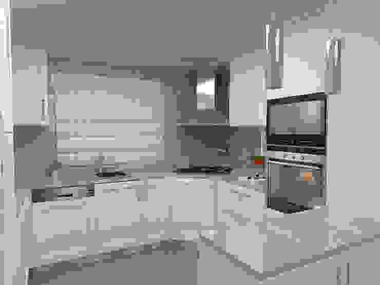 COZINHAS por Maria José Faria Interiores Ldª