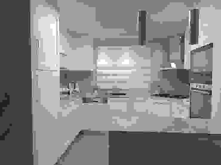 COZINHAS por Maria José Faria Interiores Ldª