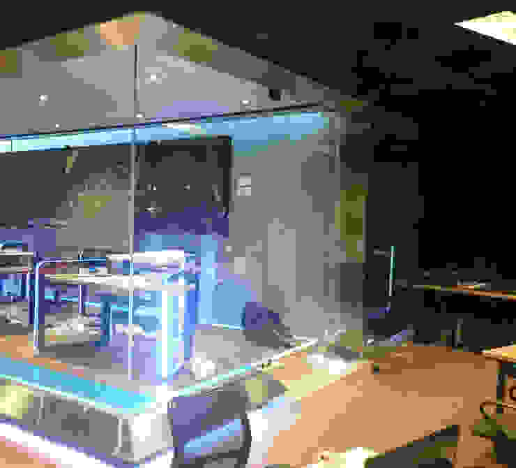 NET TV Media Command Studio & Pantry Equator.Architect Bangunan Kantor Modern