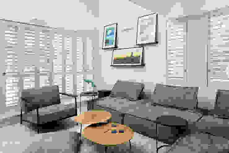 Sitting Area Deborah Garth Interior Design International (Pty)Ltd Modern living room Sitting Area