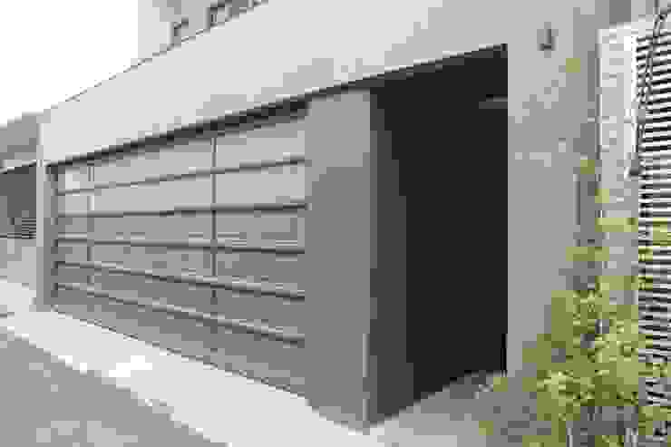 一樓車庫外觀 勻境設計 Unispace Designs Garage Doors Grey