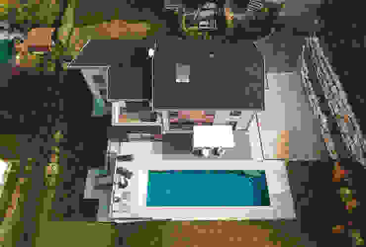 HAPPY AND AT EASE Studio Prospettiva Piscina moderna