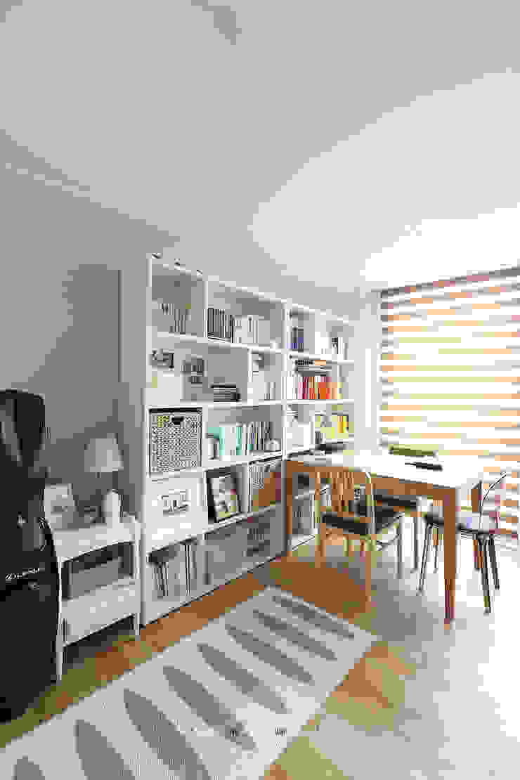 송파구 장지동 파인타운 33평 아파트 인테리어 스칸디나비아 서재 / 사무실 by 더집디자인 (THEJIB DESIGN) 북유럽