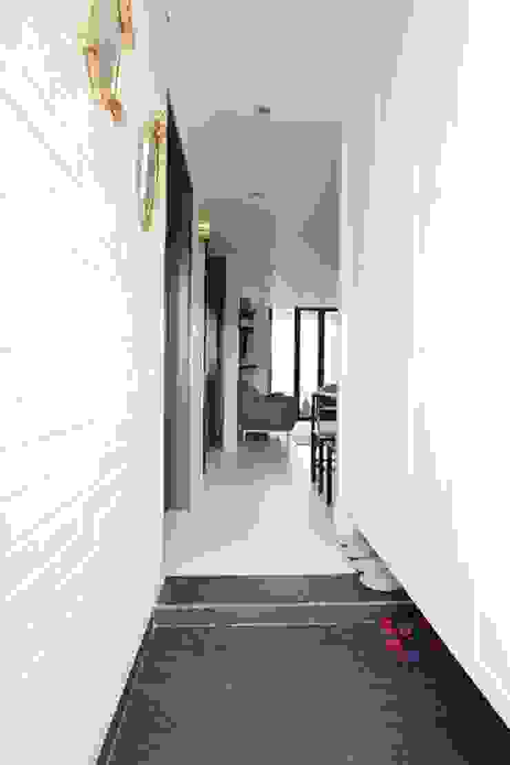공간구성 알차게 꾸민 작은집인테리어_월계동 삼호아파트 모던스타일 복도, 현관 & 계단 by 더집디자인 (THEJIB DESIGN) 모던