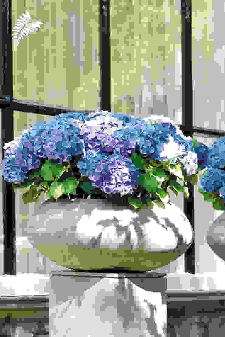 Bepflanzung mit Feinbeton Gefäßen arts&more Balkon, Veranda & TerrassePflanzen und Blumen Beton Grau