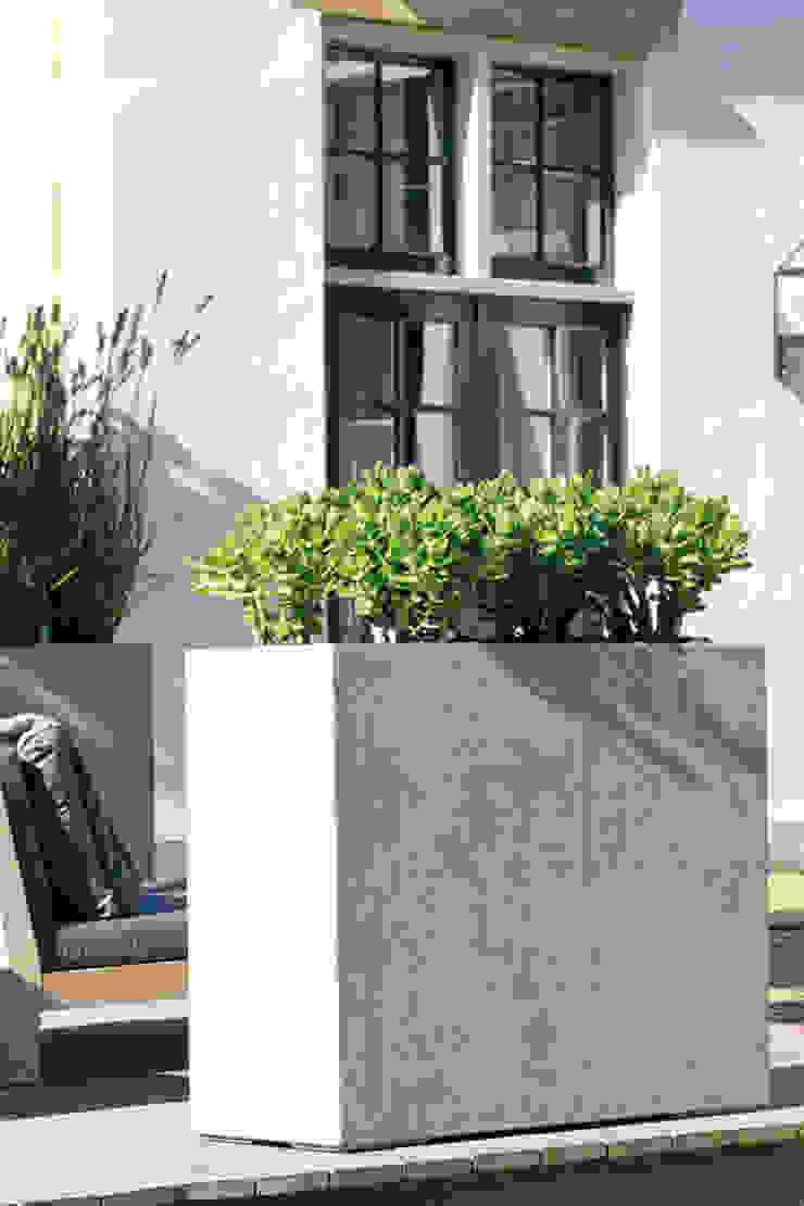 Bepflanzung mit Feinbeton Gefäßen arts&more Balkon, Veranda & TerrasseAccessoires und Dekoration Beton Grau