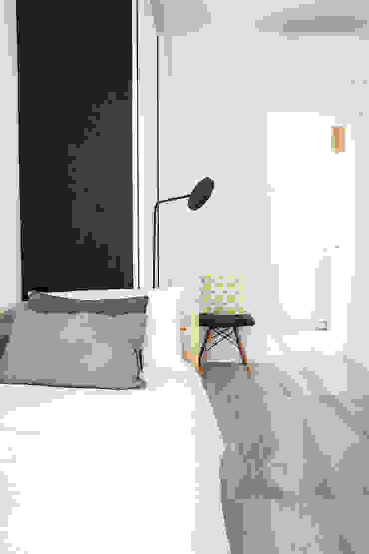CAMERA DA LETTO Spazio 14 10 di Stella Passerini Camera da letto minimalista