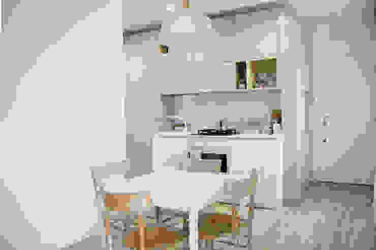Appartamento 1410 Spazio 14 10 di Stella Passerini Sala da pranzo minimalista
