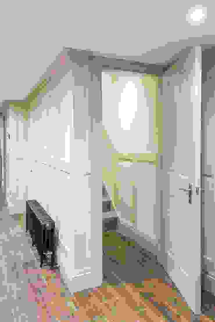 Knightbridge renovation Prestige Architects By Marco Braghiroli Classic style corridor, hallway and stairs