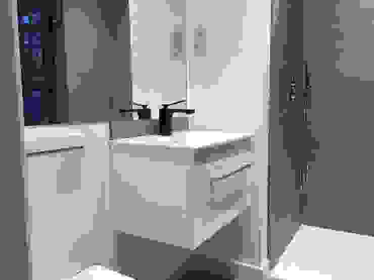 Ensuite Dab Den Ltd Modern bathroom Tiles Black