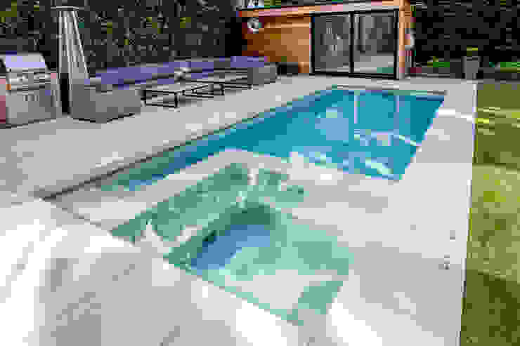 Outdoor Hydrotherapy Pool & Spa London Swimming Pool Company Hồ bơi phong cách hiện đại