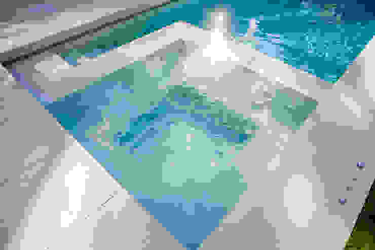 Outdoor Hydrotherapy Pool & Spa London Swimming Pool Company Hồ bơi phong cách hiện đại Bê tông