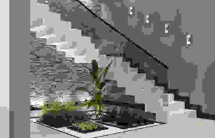Modern Luxury Indoor Garden Design By Comelite Architecture