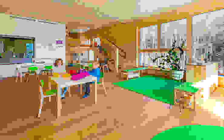 Gruppenraum grün 1 archipur Architekten aus Wien Gewerbeflächen Holz Gruppenraum, Kinderküche, Kindergalerie,Schulen