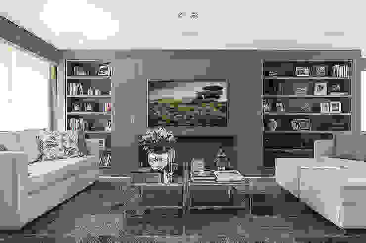 Living Anne Báril Arquitetura Salas de estar ecléticas lareira,sofas,mistura de estampas,decoração,sala de estar,living,apartamento,vidro pintado,marcenaria,sob medida,mesa de centro,decor